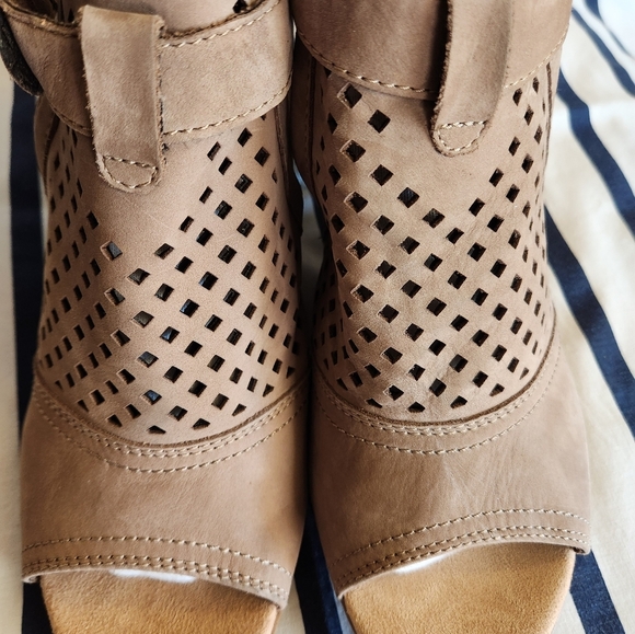 Rockport Cobb Hill Hattie Hi Cuff Leather Sandals Size 10 Tan - Picture 4 of 12